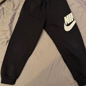 Nike Kids Black Sweatpants with White Logo Size 6/7